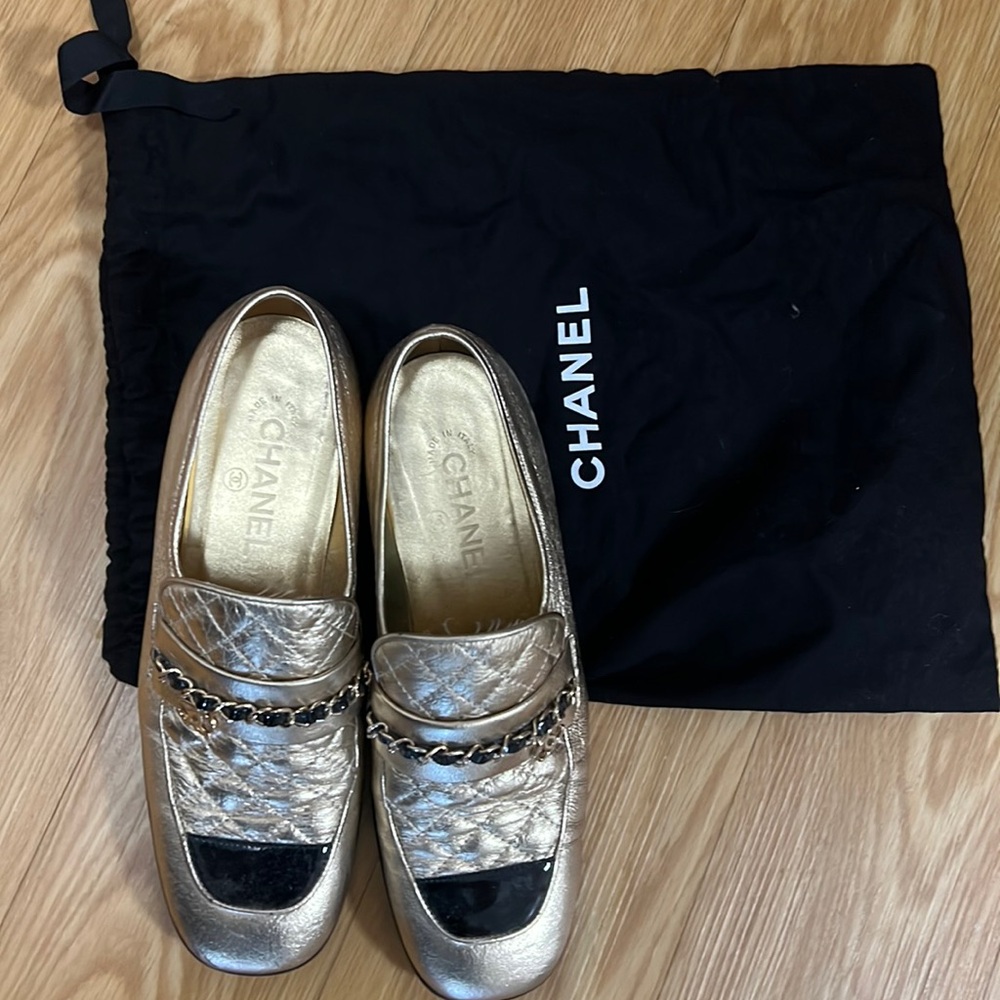 CHANEL LOAFERS. Incredible condition size 38.5 metallic Chanel flats from 2022